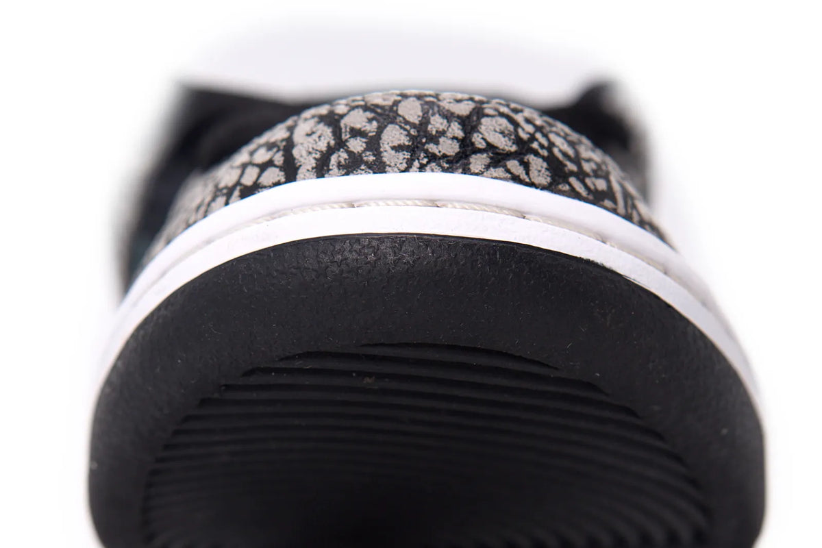 SB Dunk Low atmos Elephant